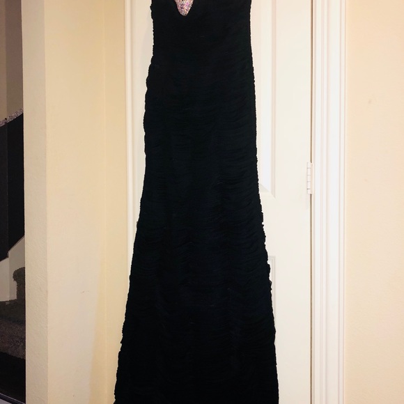 Gorgeous prom gown - Picture 3 of 5